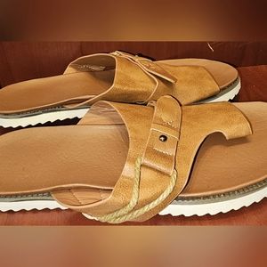 Buy 4= $5 Each For 4 Items -Brown sandals - vegan with toe hold- NWOT size 8.5/9